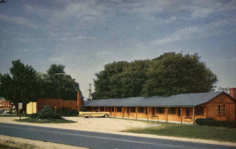 Bavarian Inn (Kennedy Motel) - Vintage Postcard (newer photo)